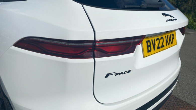Jaguar F-Pace 2.0 D200 R-Dynamic Black 5dr Auto AWD Diesel Estate